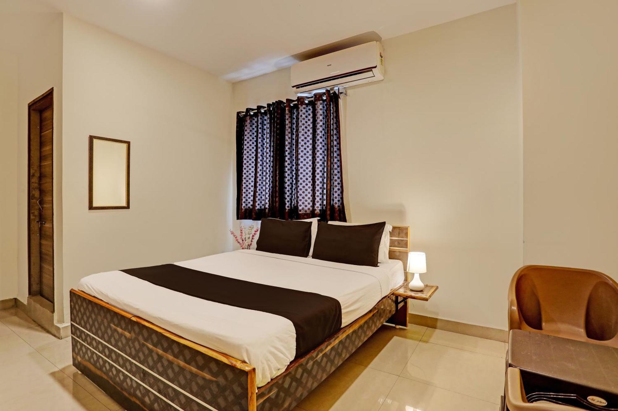 Capital O Saharsh Grand Near Shilparamam Hyderabad Eksteriør billede