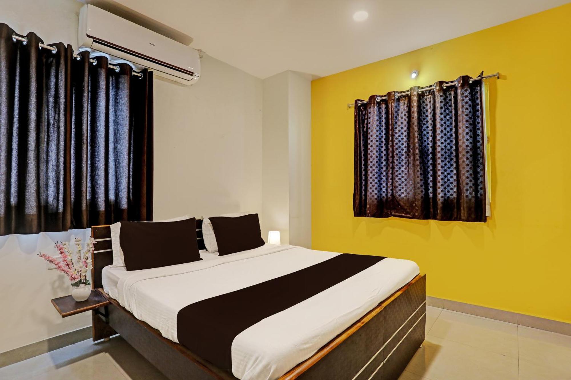 Capital O Saharsh Grand Near Shilparamam Hyderabad Eksteriør billede