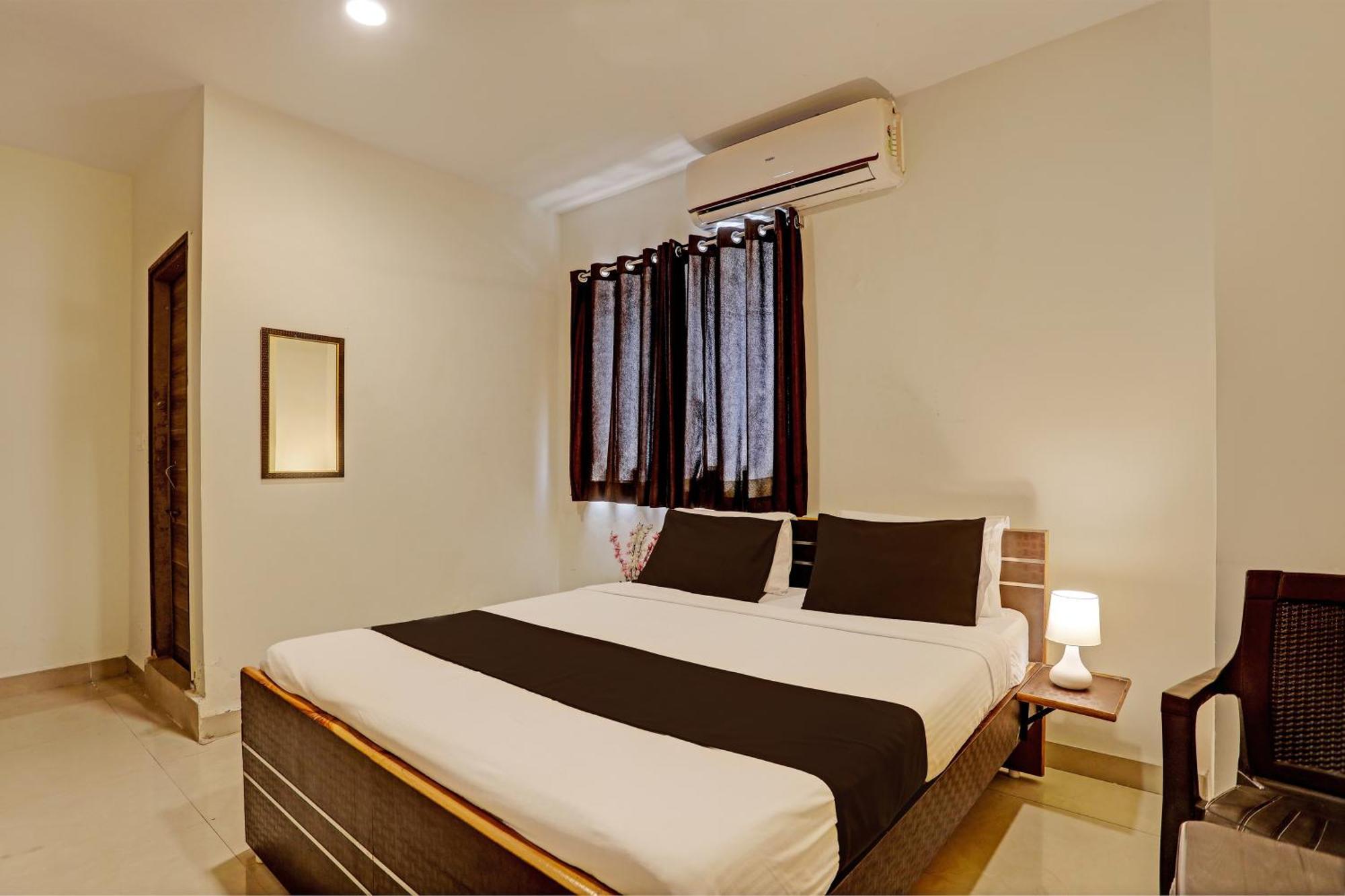 Capital O Saharsh Grand Near Shilparamam Hyderabad Eksteriør billede